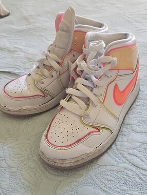 Nike White High-Top Sneakers with Neon Pink  Accents Size 4.5